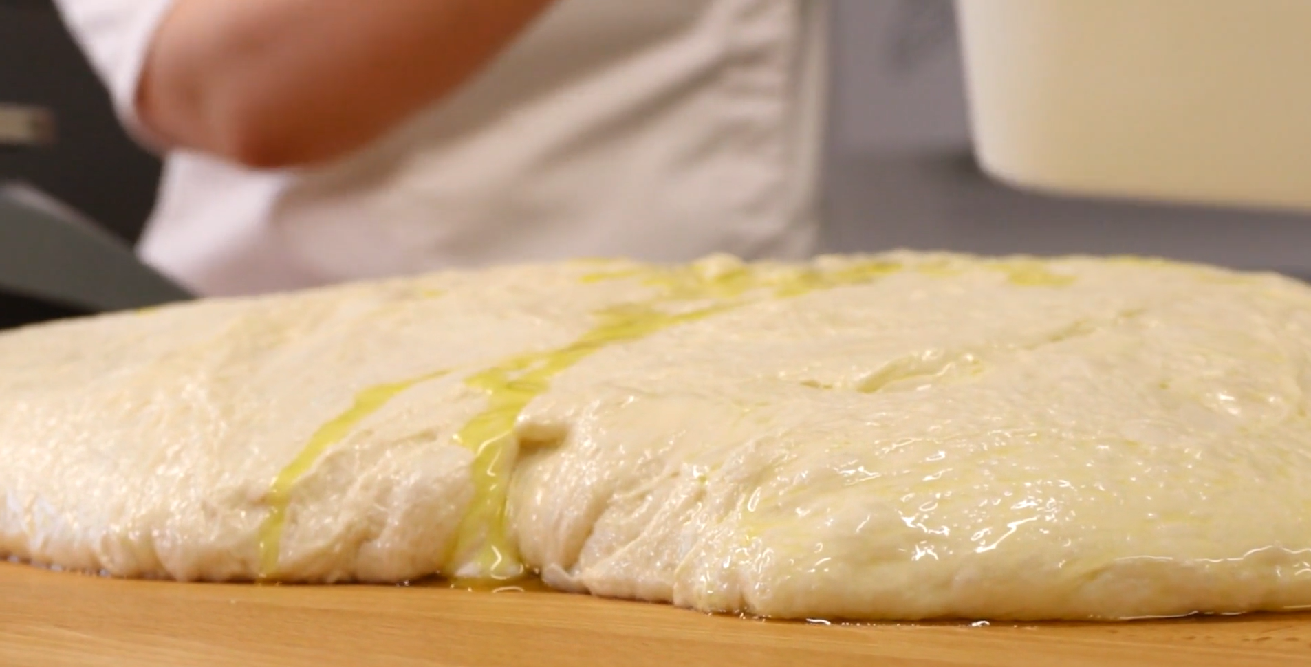 Richemontplus_BA_Focaccia_hauptteig_aufziehen