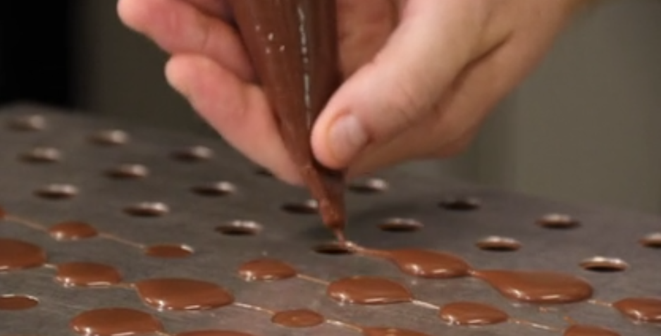 richemontplus-milch-truffes-ganache-abfuellen