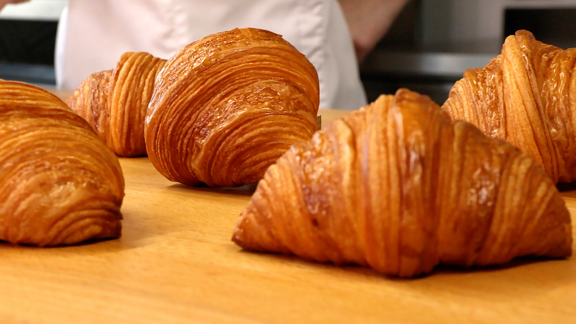 Sauerteig Croissants – blättrig, buttrig und knusprig aus dem Onlinekurs ‘Sauerteig Croissants’ bei richemontplus.com