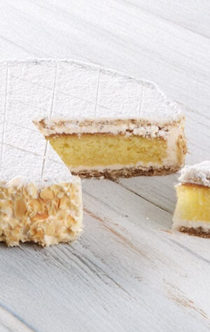 Kirschtorte mit Früchten, Sahne und Schokospänen – Onlinekurs bei richemontplus.com