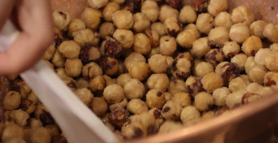 richemontplus-bruch-tafelschokolade_nuesse-caramelisieren