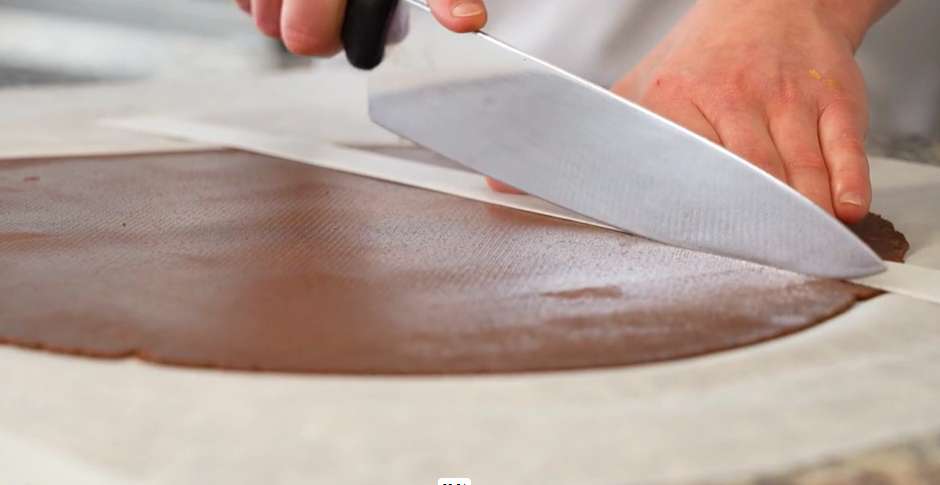 richemontplus-cassis-eclair-craquelin-schneiden