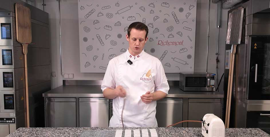 richemontplus_kurse-CO-kirschstaengeli-auspudern