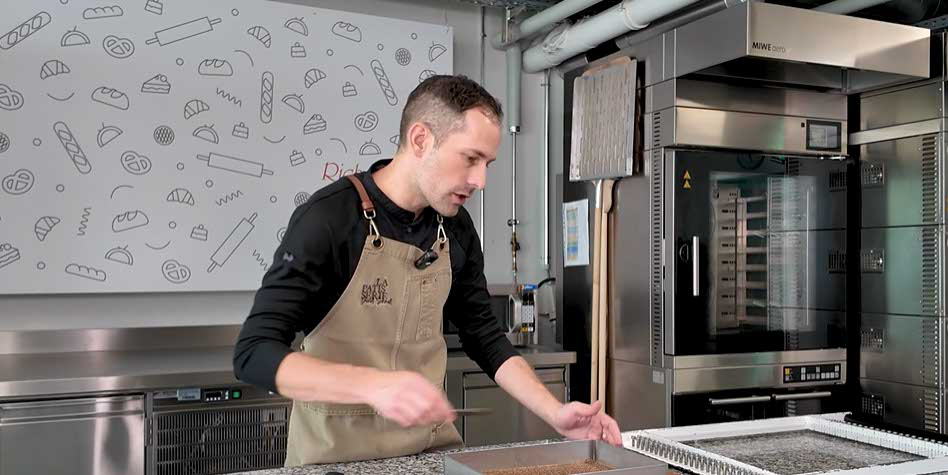 richemontplus_kurse-KO-Saint-Honore-Vanille-Caramel_croustillant-schneiden