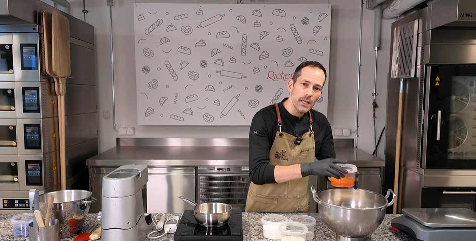 richemontplus_kurse-KO-macaron-noel_exhtgelb-schale