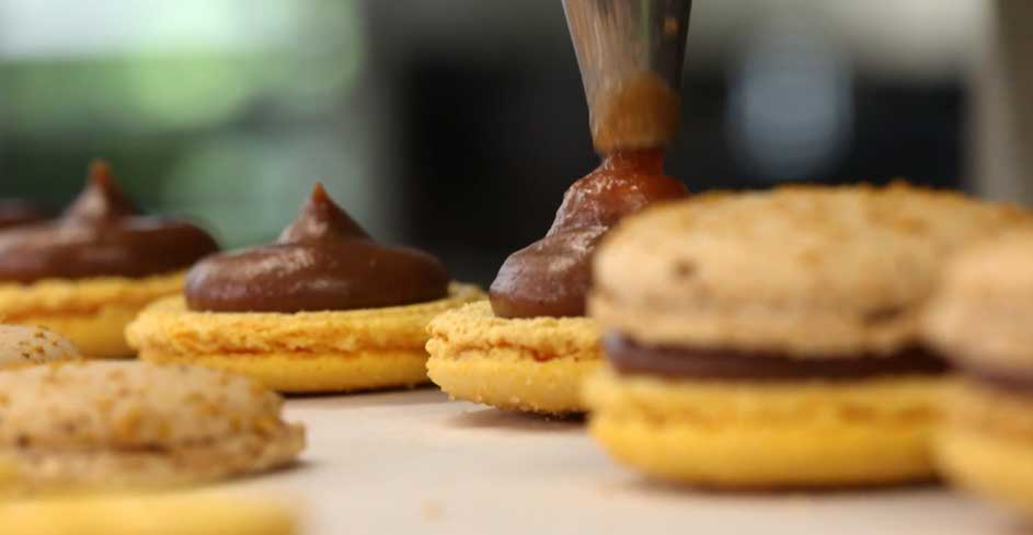 richemontplus_kurse-KO-macaron-noel_fuellen