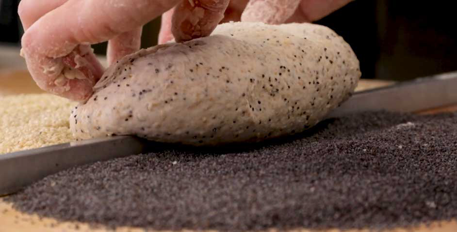 richemontplus_kurse-BA-Kernen-Haferflockebrot_aufarbeiten