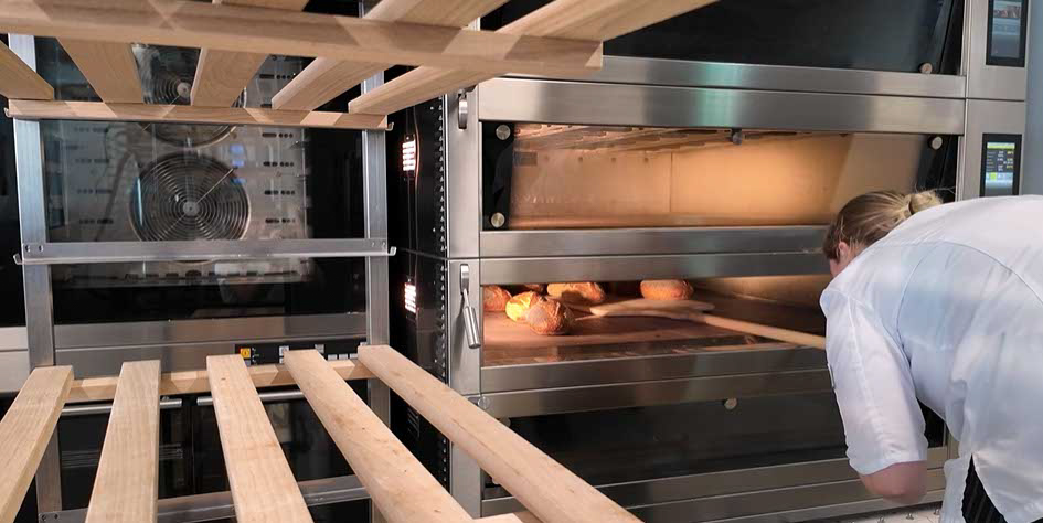 richemontplus_kurse-BA-Kernen-Haferflockebrot_backen
