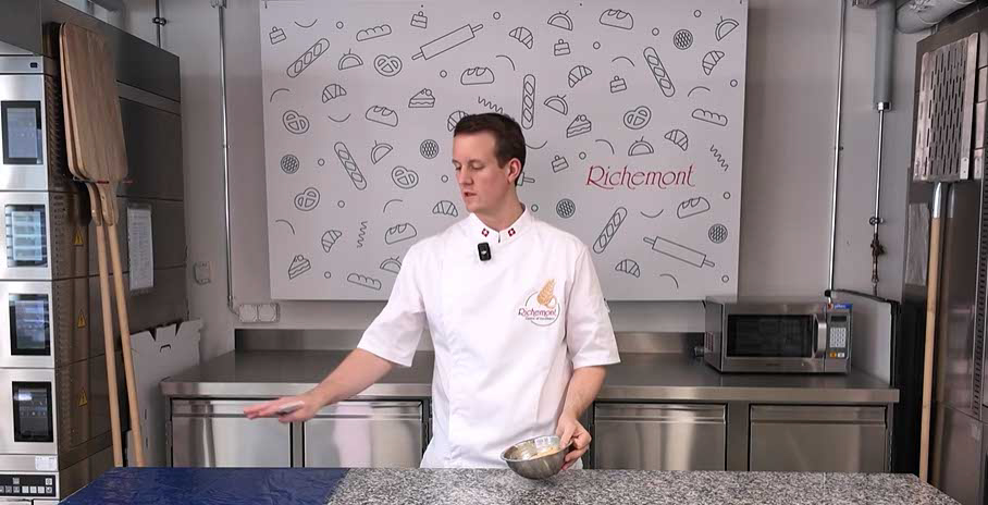 richemontplus_kurse-KO-birnen-tartelettes-muerbteig