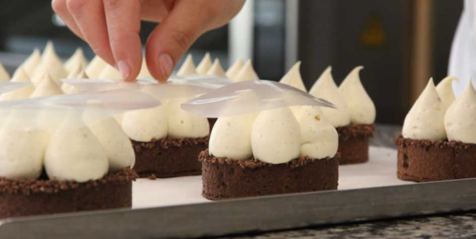 richemontplus_kurse-KO-schokoladen-bananen-tartelettes_fertigstellen