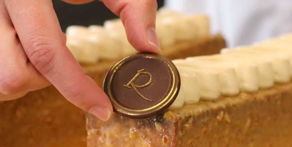 richemontplus_kurse-KO-travel-cake_garnieren