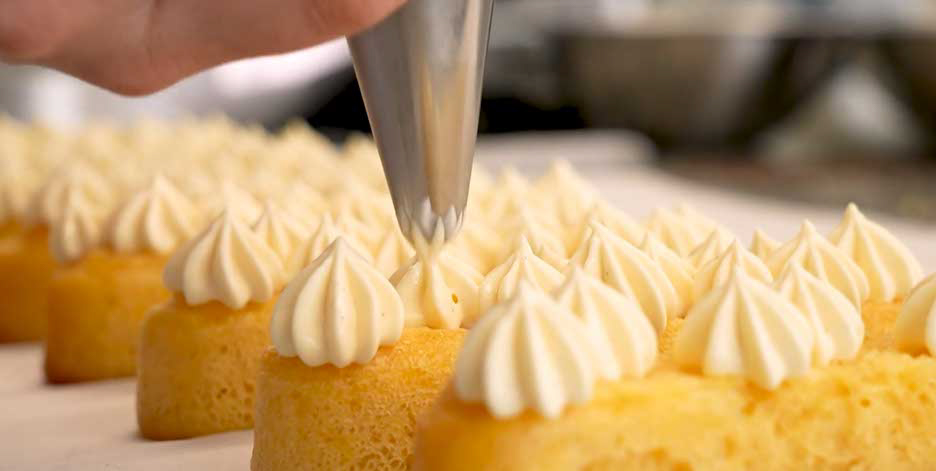 richemontplus_kurse-KO-savarin-patisserie-ausgarnieren