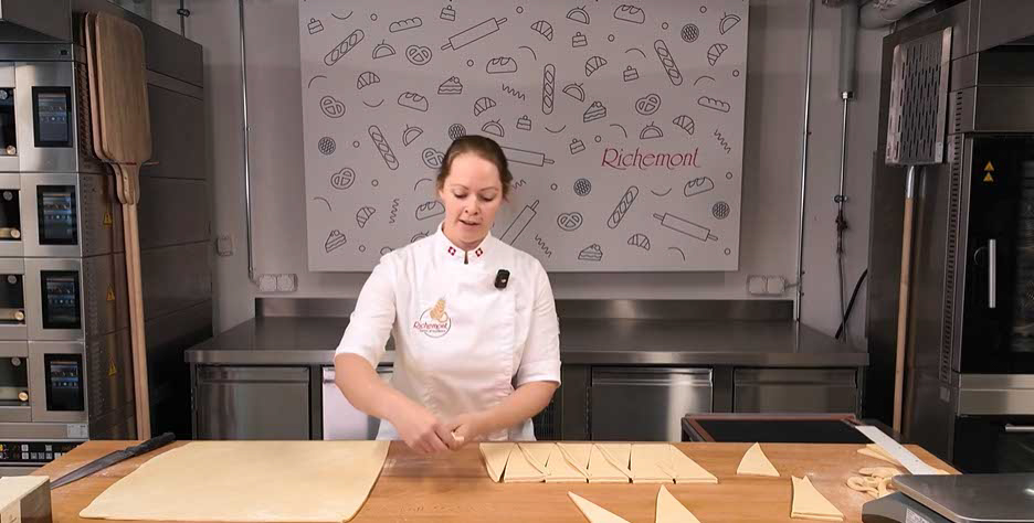 richemontplus_kurse-BA-Viennoiseries-aufarbeiten-croissants